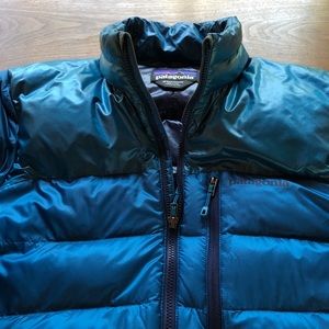 Patagonia Mens M down puffy jacket in bright blue!